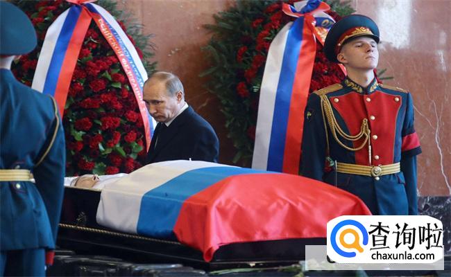 参加葬礼应该穿什么颜色的衣服