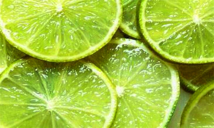 白色衣服有黑色斑点怎么洗净