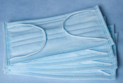 能不能用酒精喷口罩