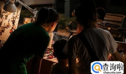 男子辞职摆摊拍照1月内激增14家同行 是跟风还是真赚钱？