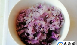 怎样用电饭锅蒸薏米大米小米紫薯饭？