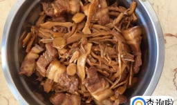 五花肉卤笋的做法