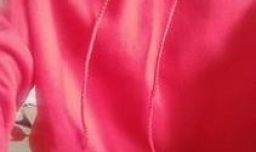 红色卫衣搭配什么裤子