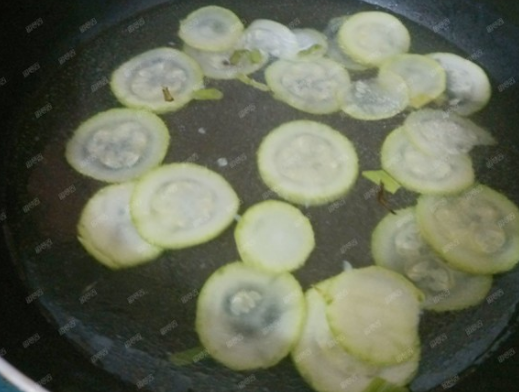 西葫芦汤的做法