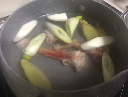 白斩鸡腿的家常普通做法