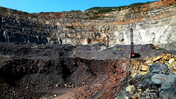 人们是如何开采利用和保护矿产资源的