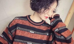 中年女性过年烫什么发型,中年女性烫头发好看显得年轻吗？