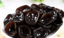 久泡的黑木耳还可以食用吗？