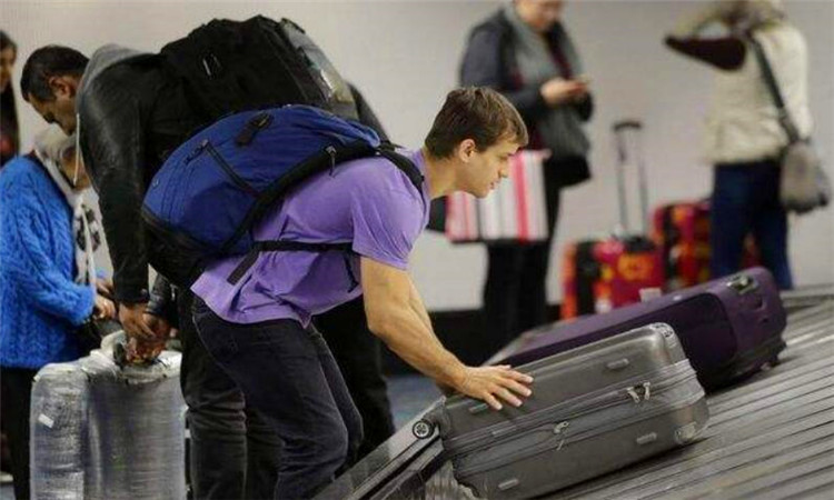 飞机背包限重量多少