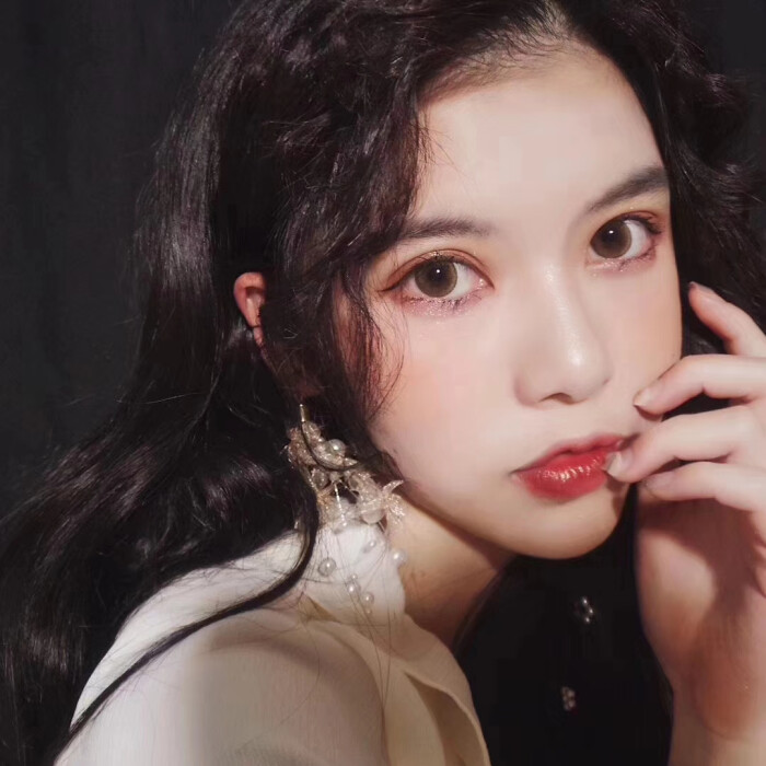 女生频繁换头像说明什么