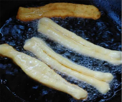 家庭炸油条的简易做法窍门