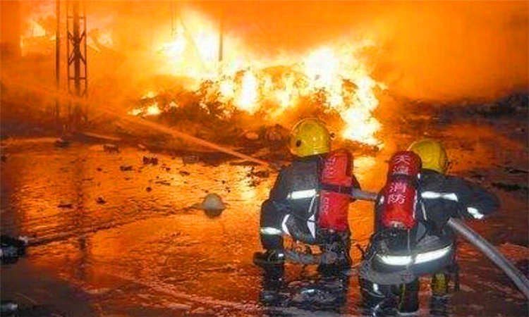 当遇到火灾时应迅速向什么逃离