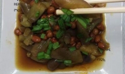 怎样做美味的红烧茄子花生米？