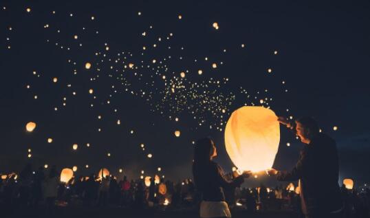 灯火阑珊处什么意思