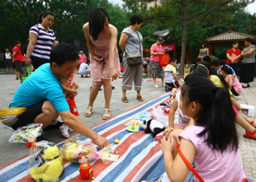 摆摊怎么吸引客人