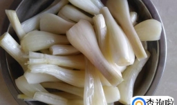 自制的酸荞头的做法