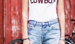 宽松牛仔裤配什么上衣