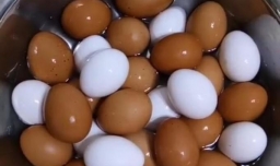 怎样淹咸鸡蛋油多又好吃