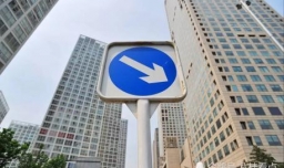 如果房价突然降了，大家都能买得起房子了，接下来会发生什么？