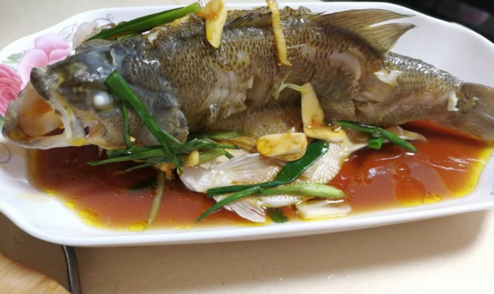 清蒸鲈鱼的做法