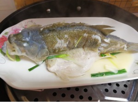 清蒸鲈鱼的做法