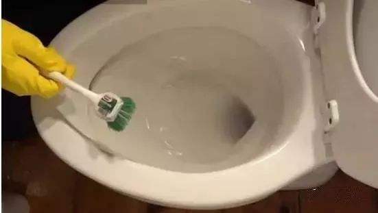 马桶上的流水印怎么去除