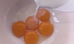 怎样用电饭锅轻松做蛋糕？