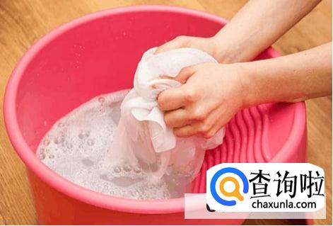 第一次洗衣服怎么防褪色