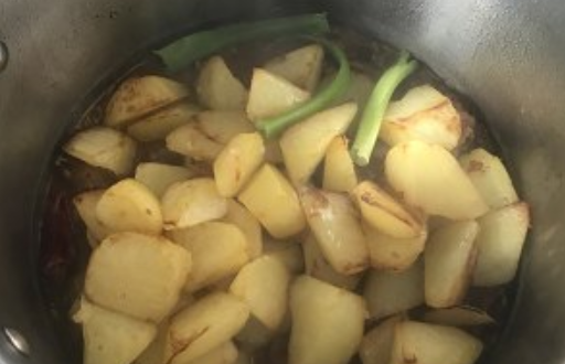 最简单家常土豆烧排骨