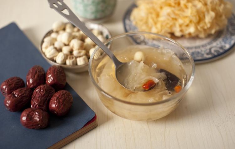 食用银耳有什么好处