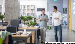 该不该和同事谈论领导