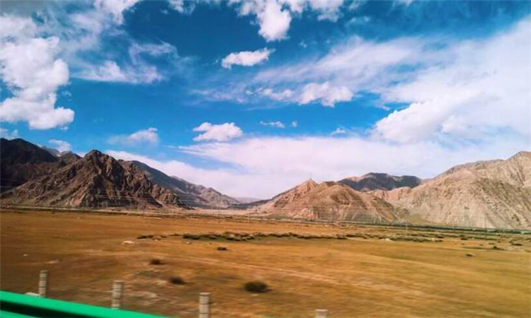 柴达木盆地位于哪个高原