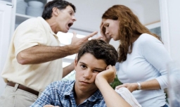 能不能当着孩子面吵架