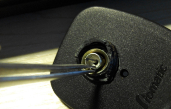 衣服磁扣怎么快速取下