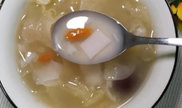 怎样做美味的银耳椰汁汤？