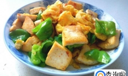 青椒炒豆腐鸡蛋的家常做法