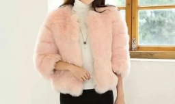 粉色皮草外套怎么搭配