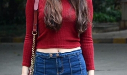 酒红色衣服该如何搭配