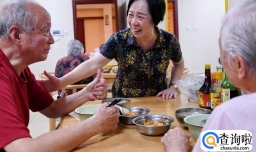 养老院暴雷频发 上亿人如何安度晚年