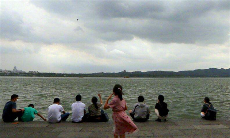 七月俗称什么月