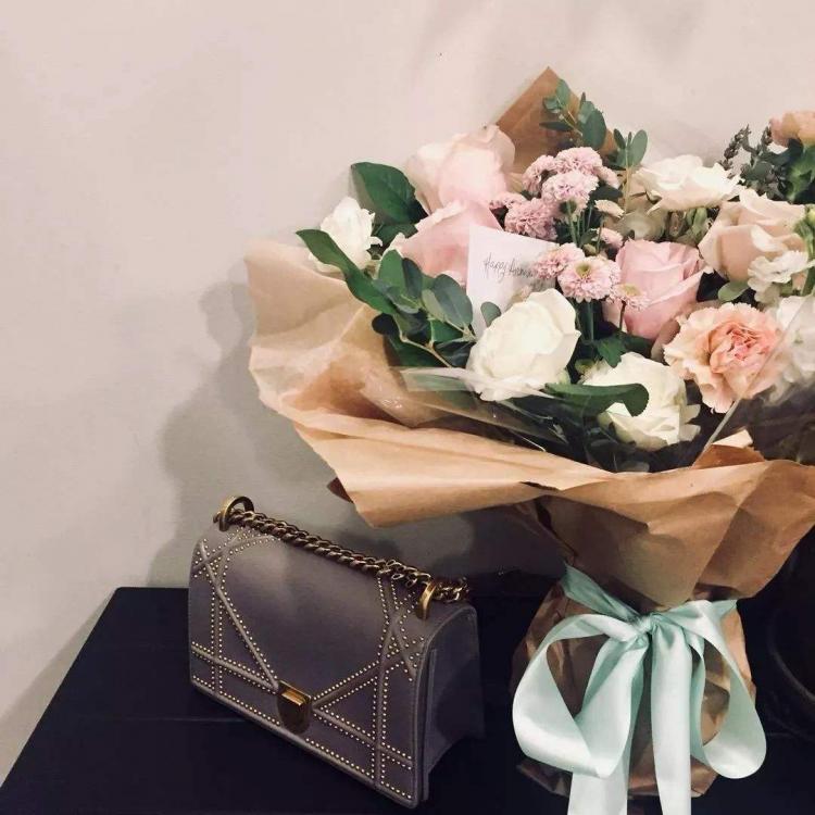 男朋友抠门的表现