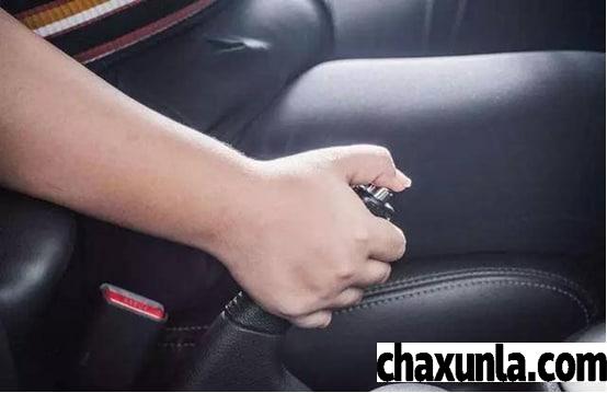 车辆在行驶中发生刹车失灵该怎么办