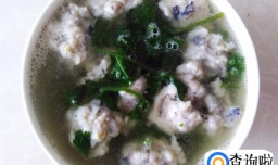 自做的鱼丸，鱼丸滚香菜汤的做法