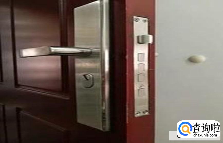 普通木门反锁了怎么开