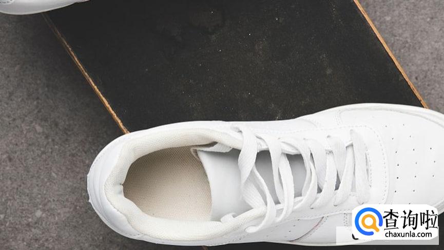 爆炸盐如何洗白鞋的方法