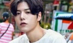 男生发际线高适合什么发型