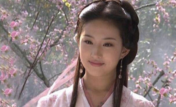 莞尔一笑的意思是什么？