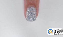 银红相间的美甲画法