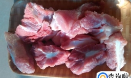 红枣红豆红花生煲肉骨汤