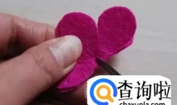 怎么用废旧的衣物剪出好看的花瓣？